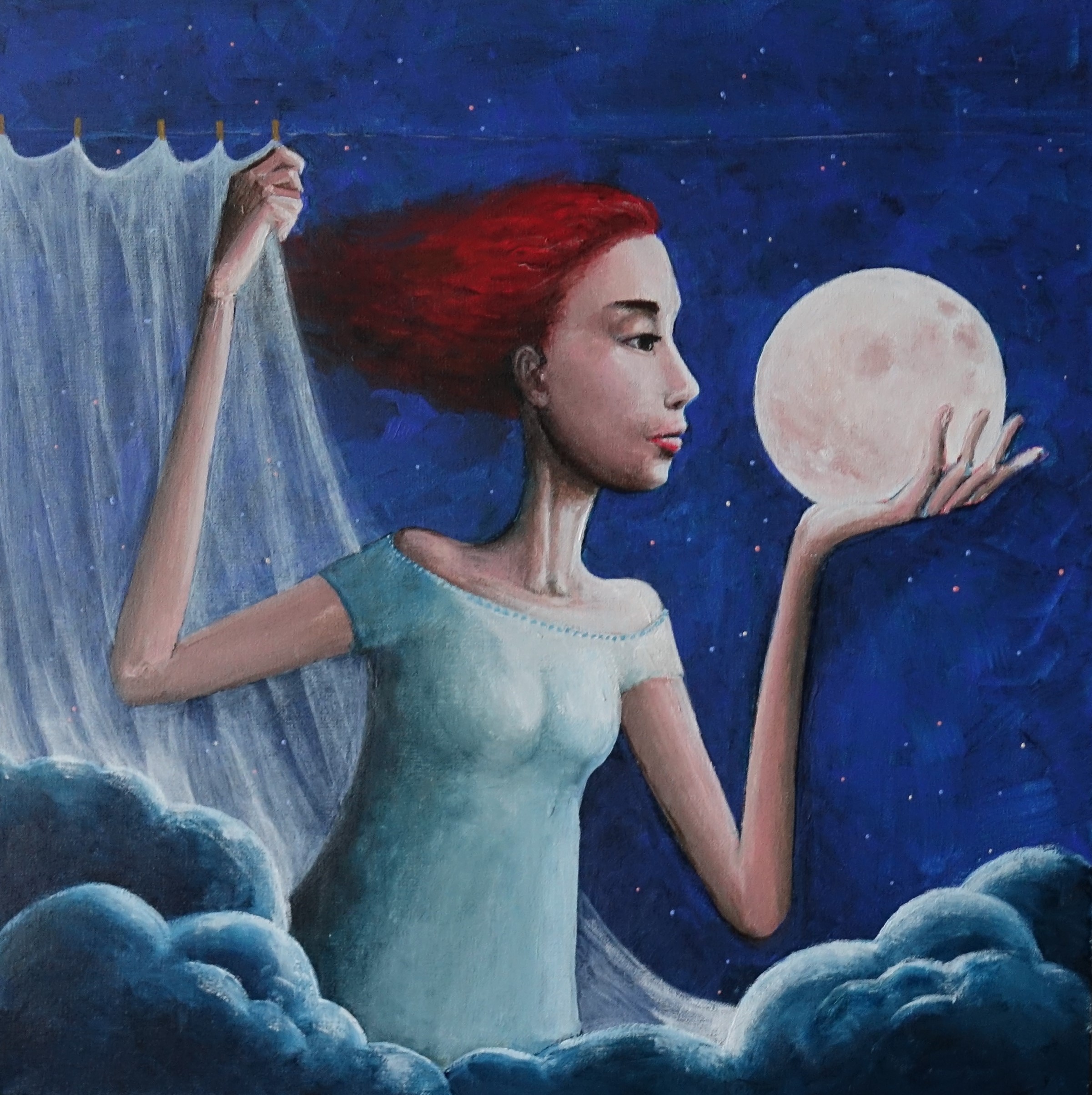 Kobieta w jednej ręce trzyma kulę księżyca, drugą zaciąga białą zasłonę